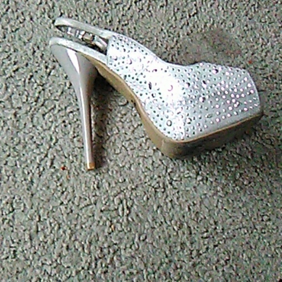 Heels - Picture 3 of 4